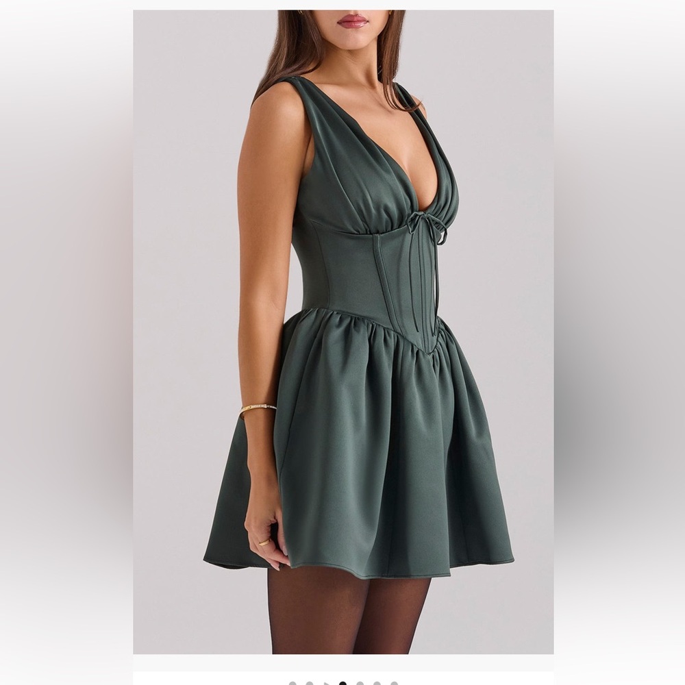HOUSE OF CB
Emmeliette Satin Minidress Emerald - Picture 5 of 8